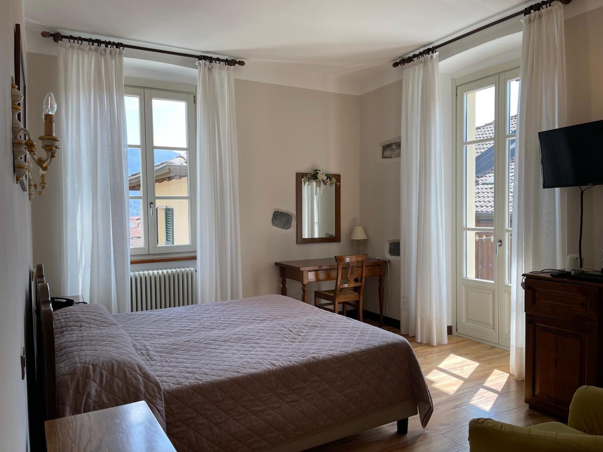 Hotel La Torre Castiglione dʼIntelvi Dış mekan fotoğraf